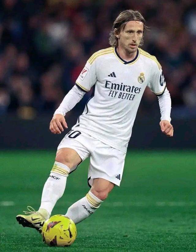 扎金花技巧：如何利用“叹气”和“犹豫”进行深层次的演技反杀。（扎金花心理战：借叹气与犹豫上演高阶反杀）